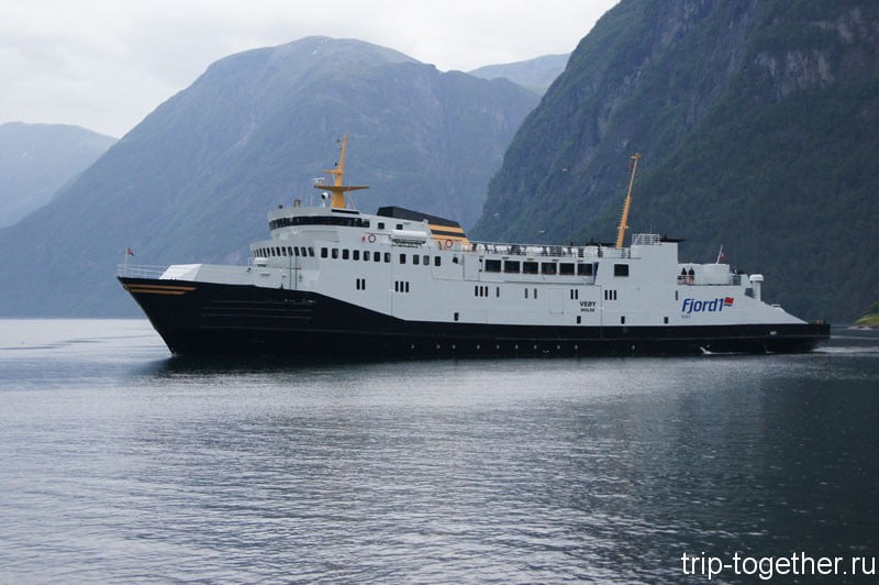 Экскурсионный кораблик по Гейрангер-фьорду