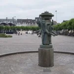 Скульптура на площади Врейтхоф