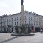 Колонна Святой Марии на площади перед вокзалом Маастрихта