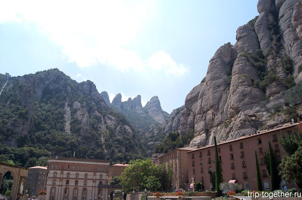 Горы в окрестностях монастыря Монсеррат