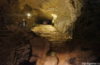 Гротт-де-ля-Бальм — пещеры с летучими мышами во Франции