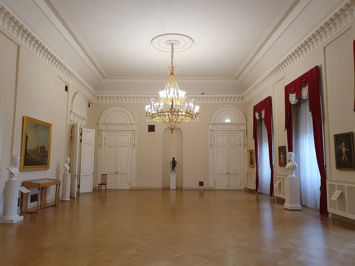 Большой обеденный зал в Михайловском замке