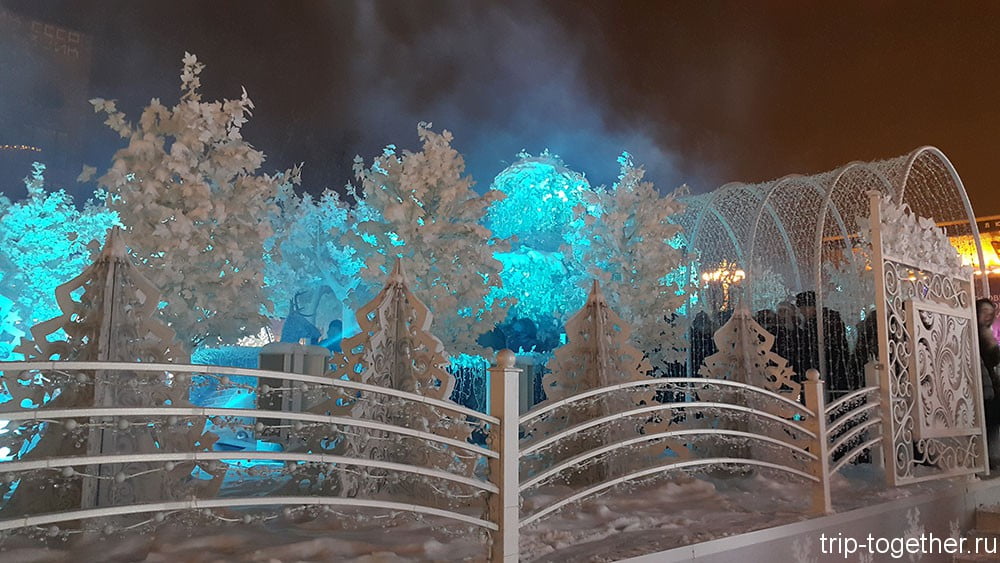 Новогодняя подсветка у метро Пушкинская