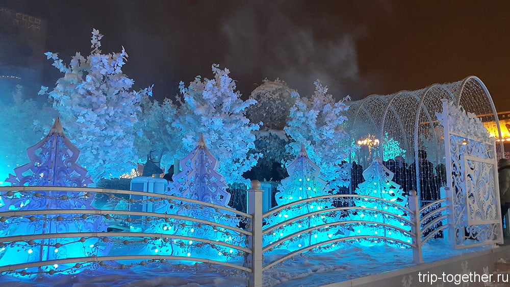 Новогодняя подсветка у метро Пушкинская