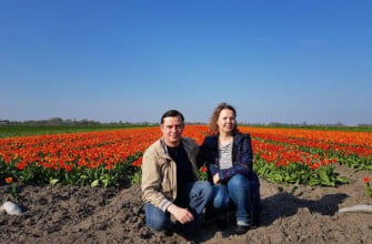Елена и Николай Шиковы, цветущие тюльпановые поля