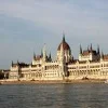 Здание Венгерского парламента в Будапеште на Дунае