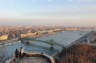 Мост Свободы в Будапеште с вершины холма Геллерт