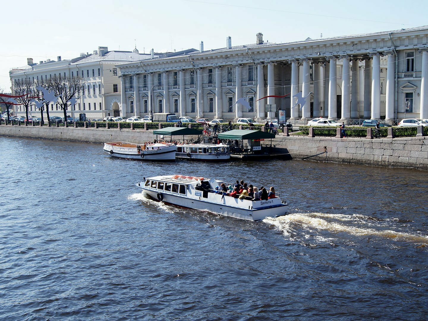 Прогулки по рекам и каналам Петербурга, какую выбрать?