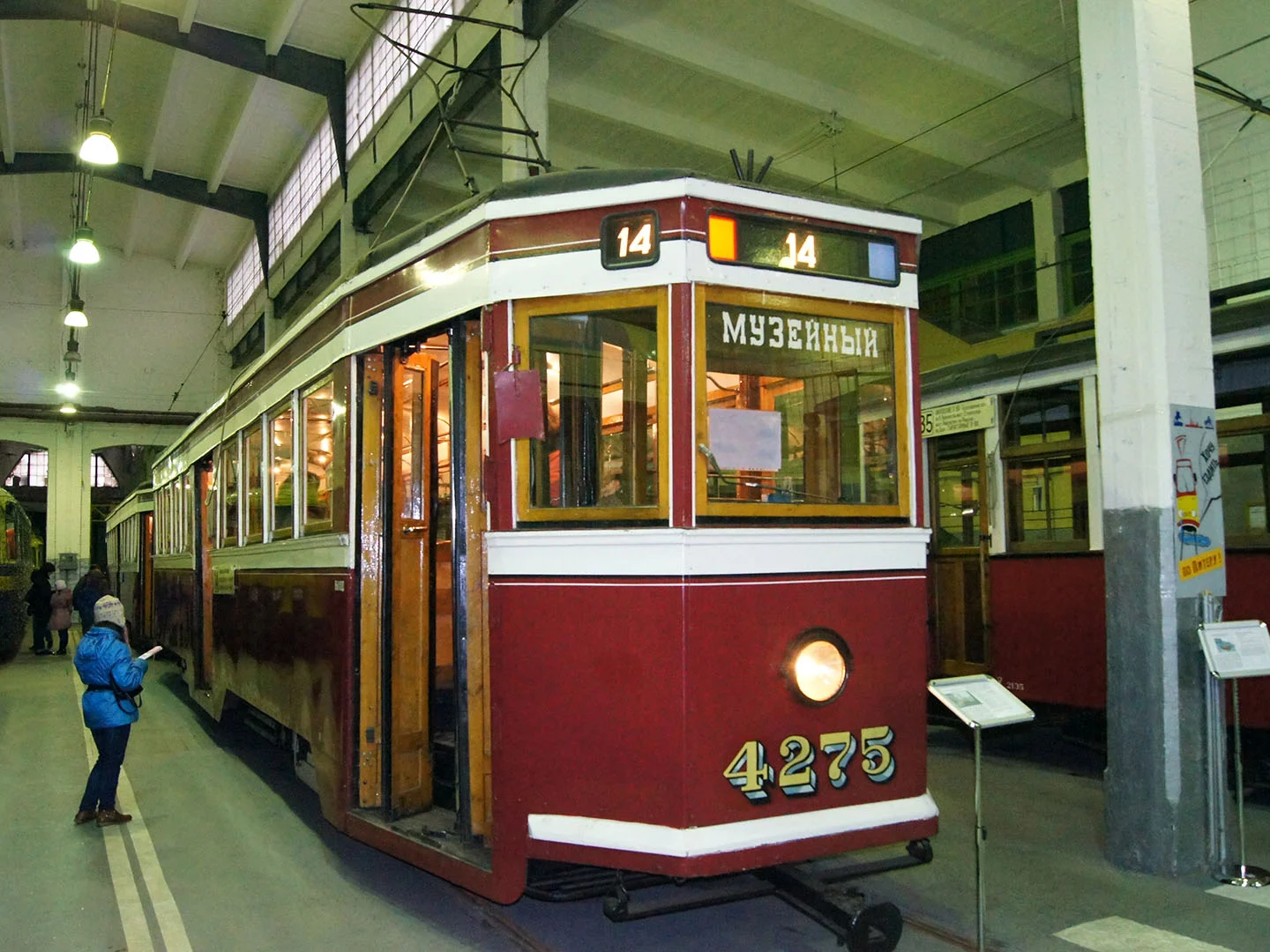 Музей электротранспорта Петербурга, старый трамвай