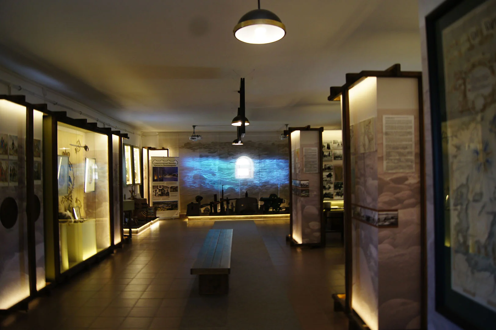 Музейный зал в крепости Корела