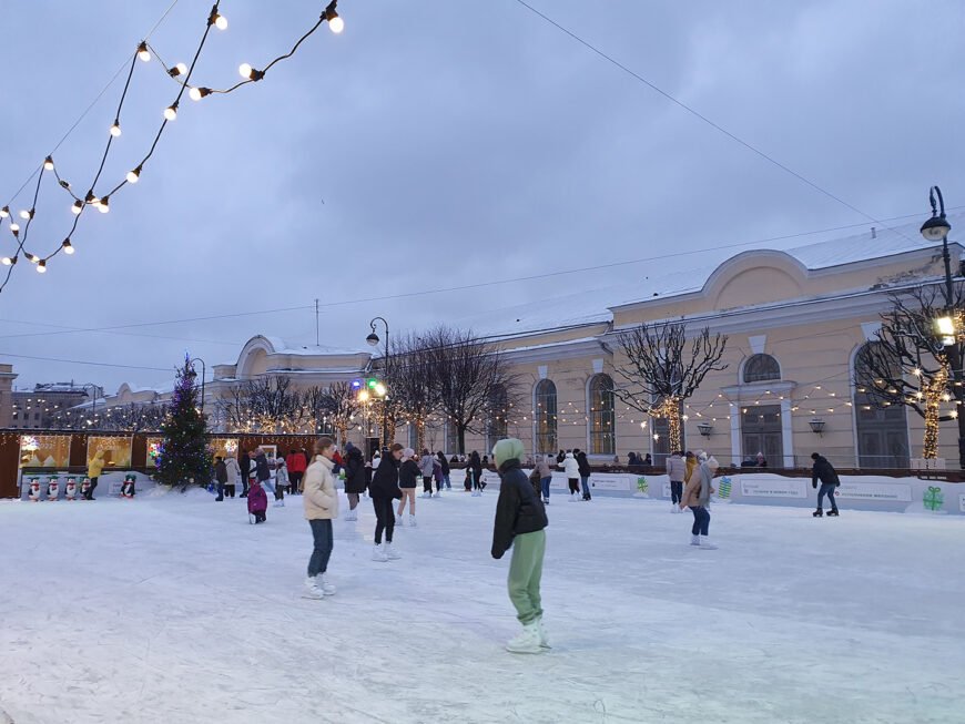 Каток на Новогодней ярмарке в Санкт-Петербурге, 2021 год