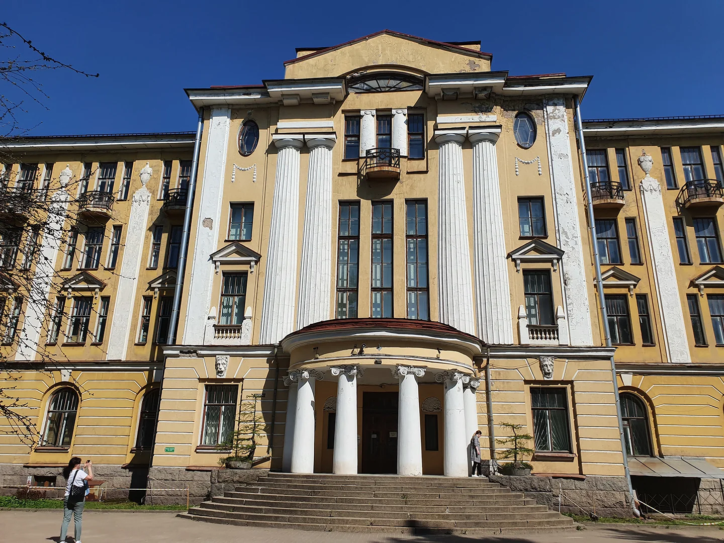 Здание Ботанического института им. В.Л. Комарова