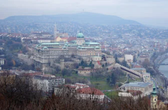 Королевский замок в Будапеште. Вид с холма Геллерт
