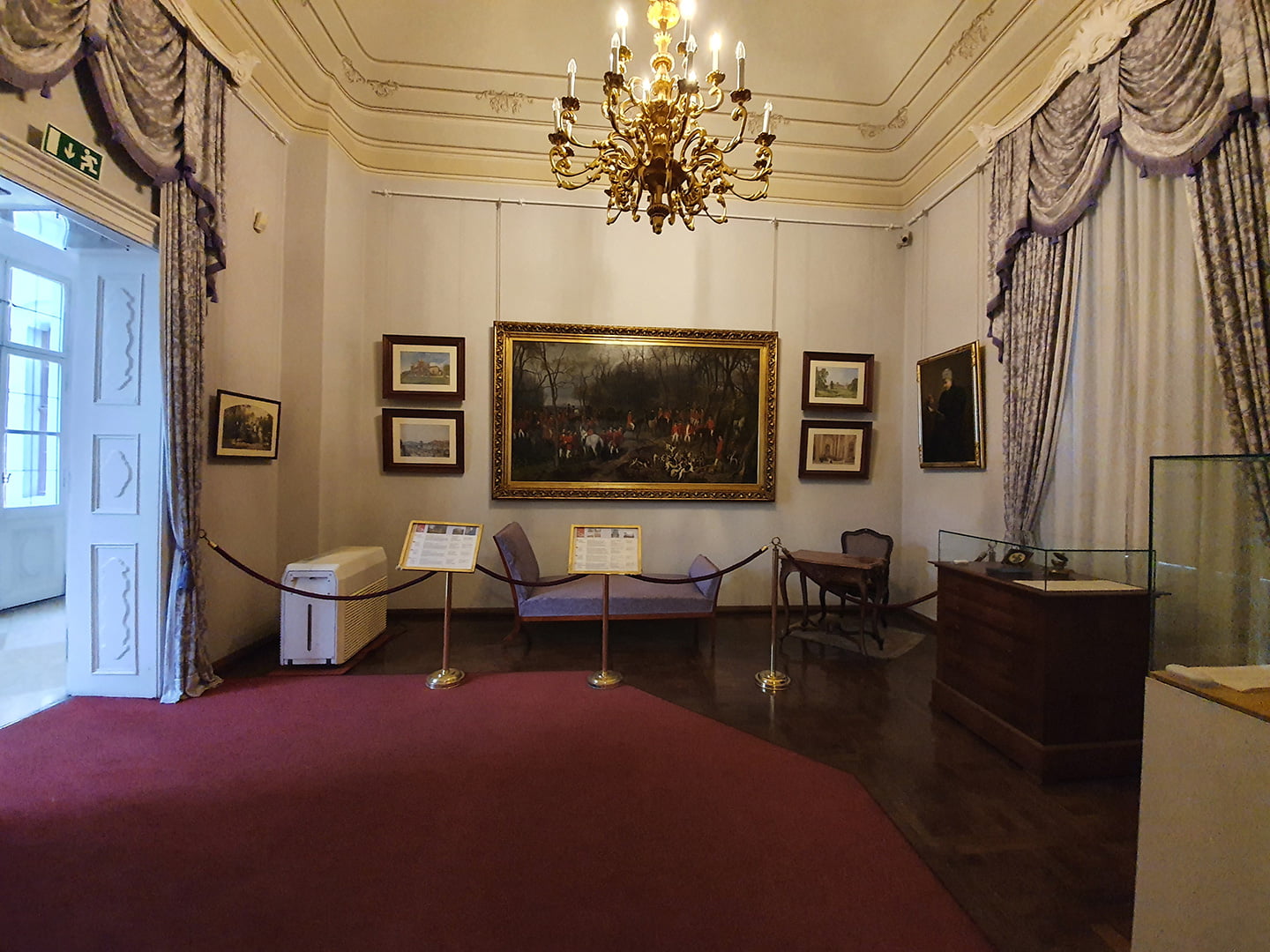 Первый зал экспозиции, посвященной императрице Елизавете