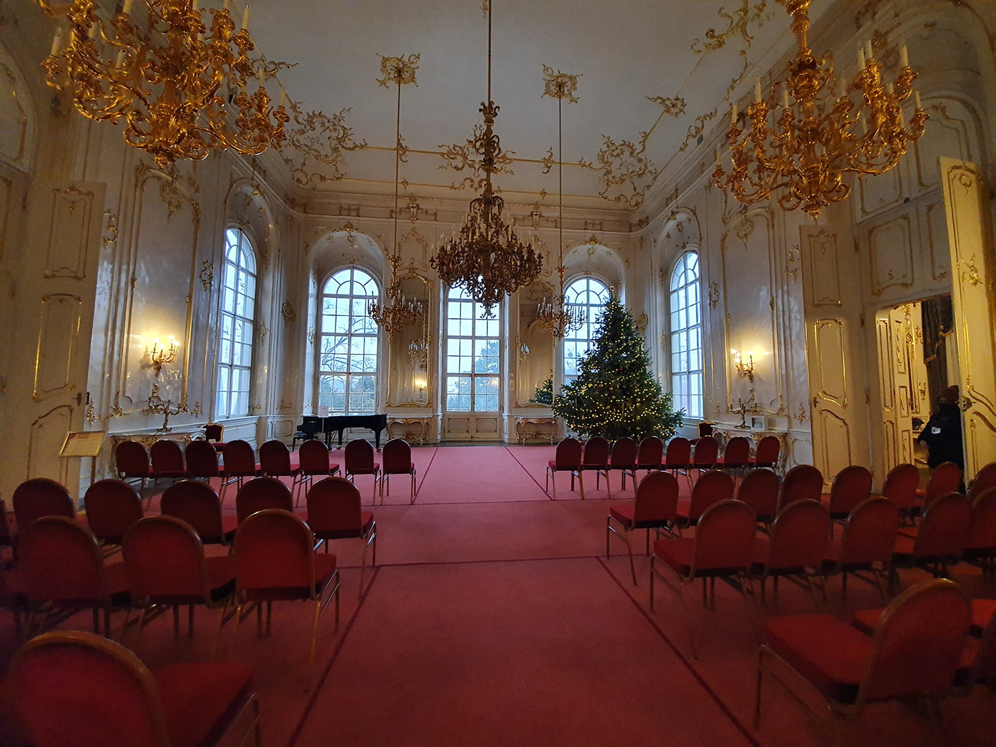 Парадный зал дворца в Гёдёллё