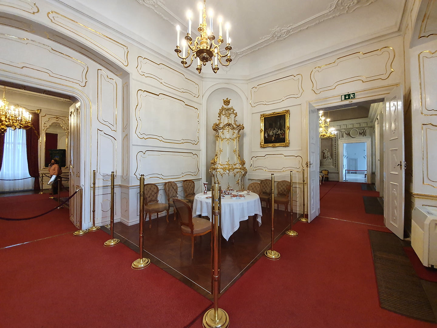 Малая столовая во дворце Гёделлё