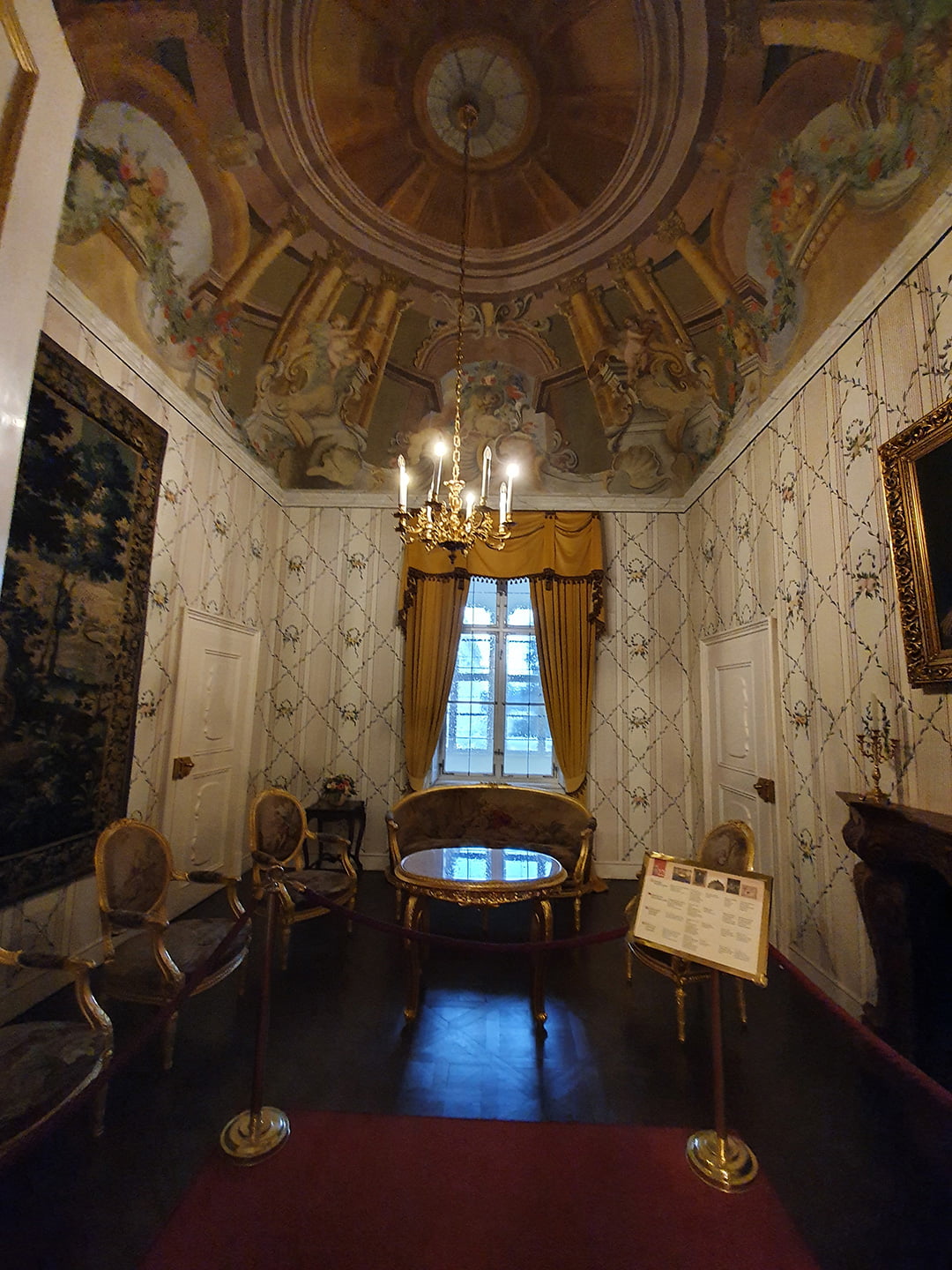 Зал в стиле барокко XVIII век, дворец в Гёдёллё