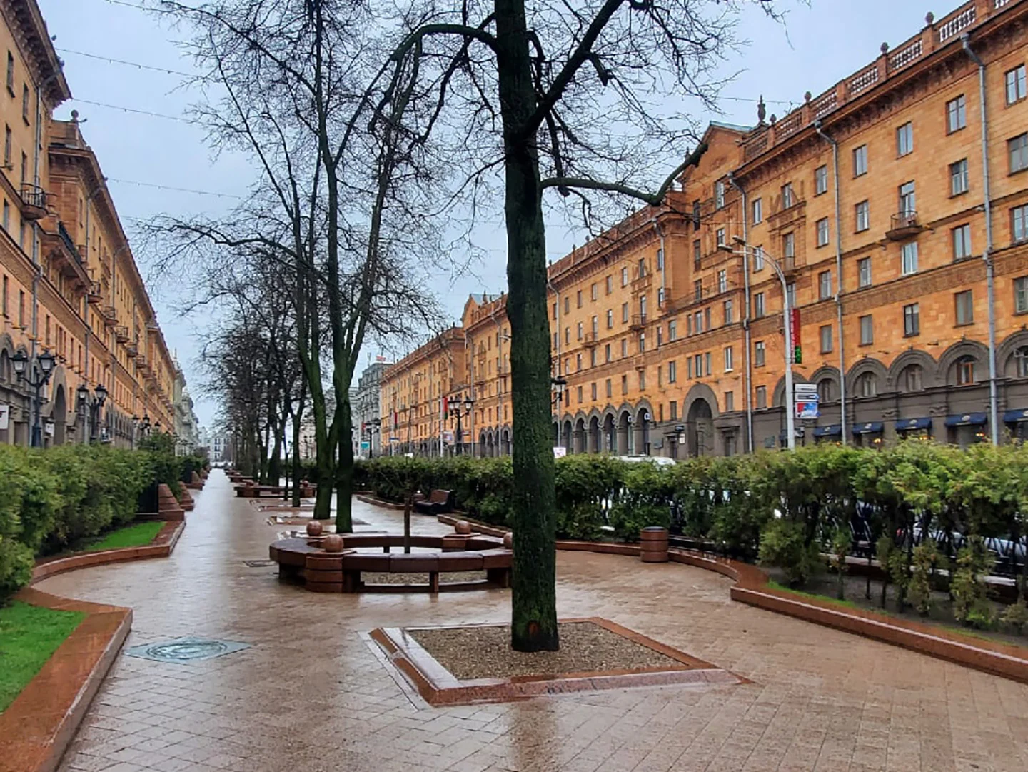 Улица Ленина в Минске, сталинки и современные зоны для отдыха
