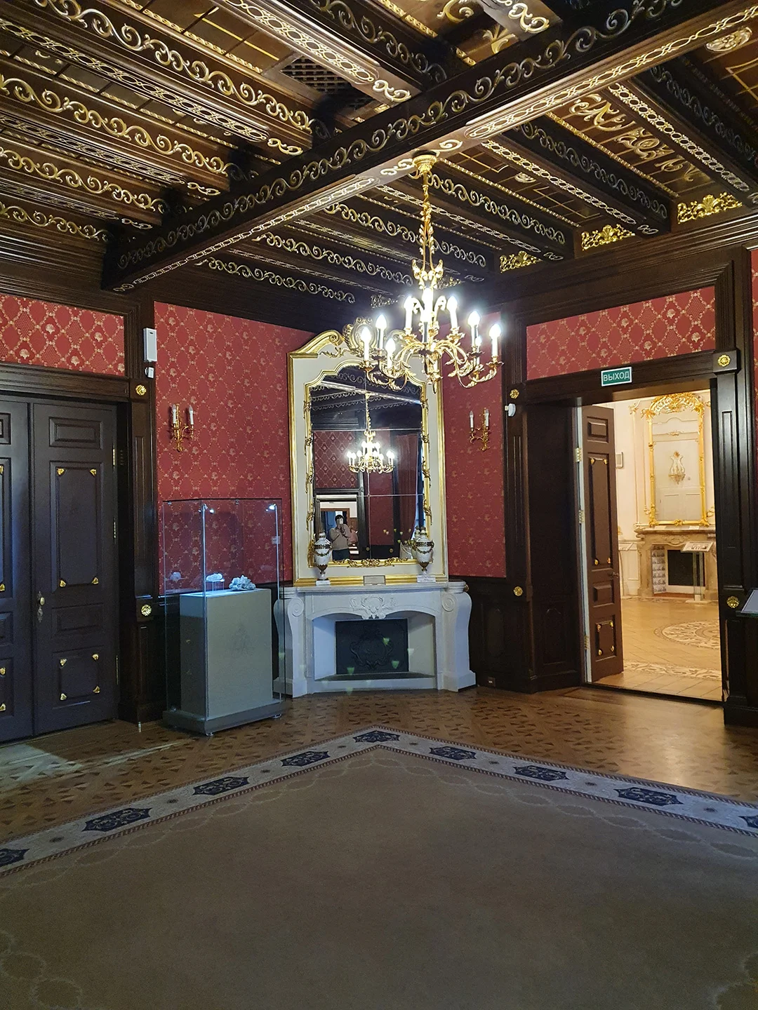 Замок в Несвиже, зал с расписными потолочными балками