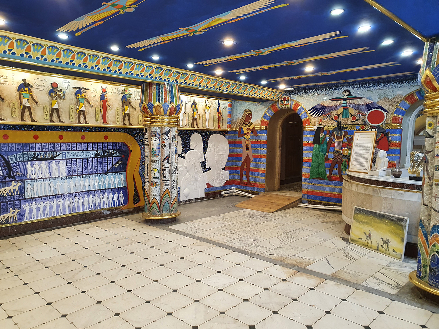 Египетский зал в Храме всех религий